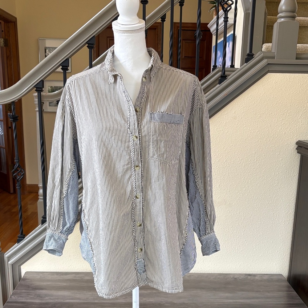 We The Free Happy Hour Oxford Buttondown Size XS - Picture 4 of 16